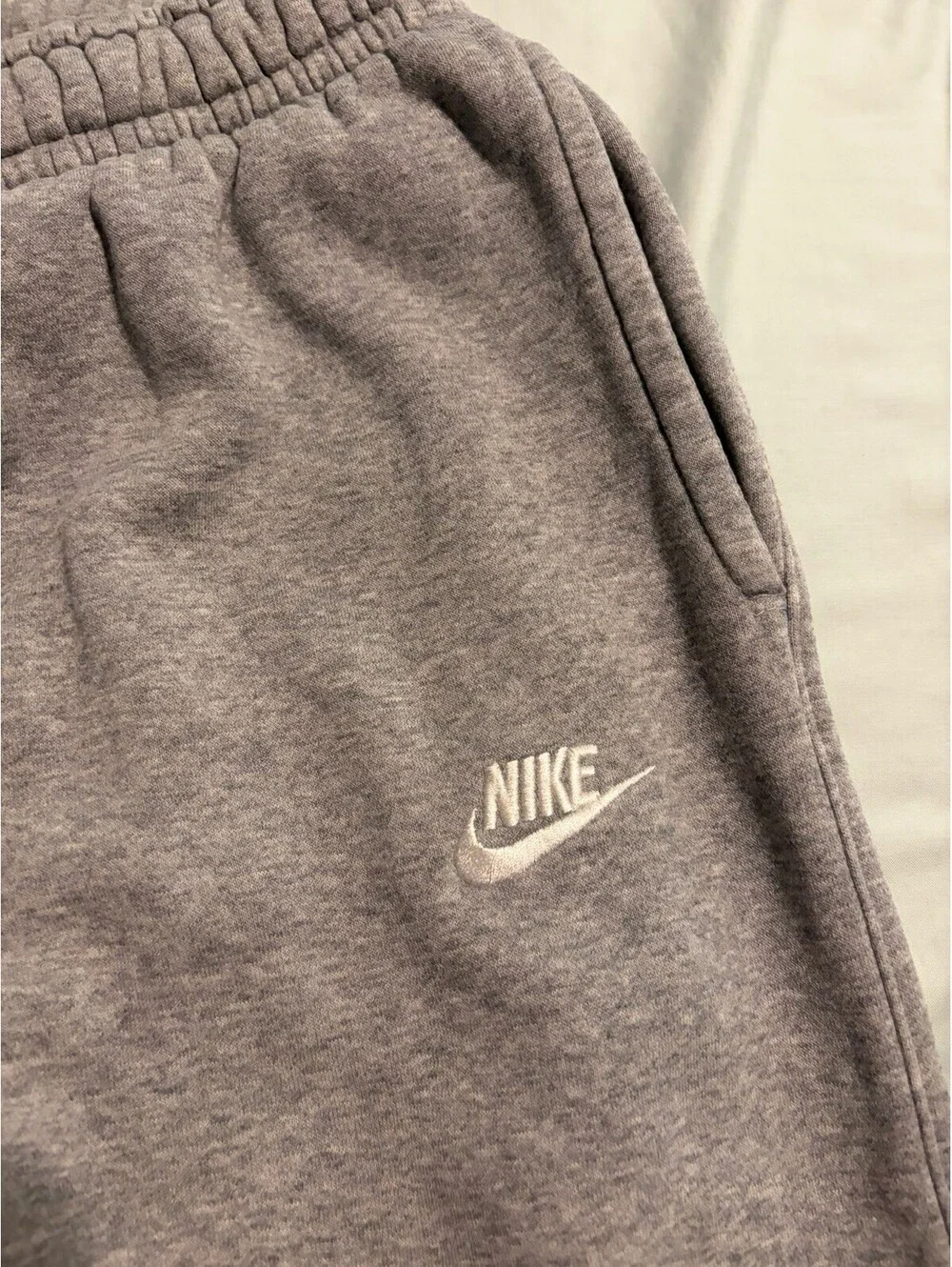 Nike Gray Men's Cuffed Sweatpants Joggers with Elastic Waist & Pockets Sz M